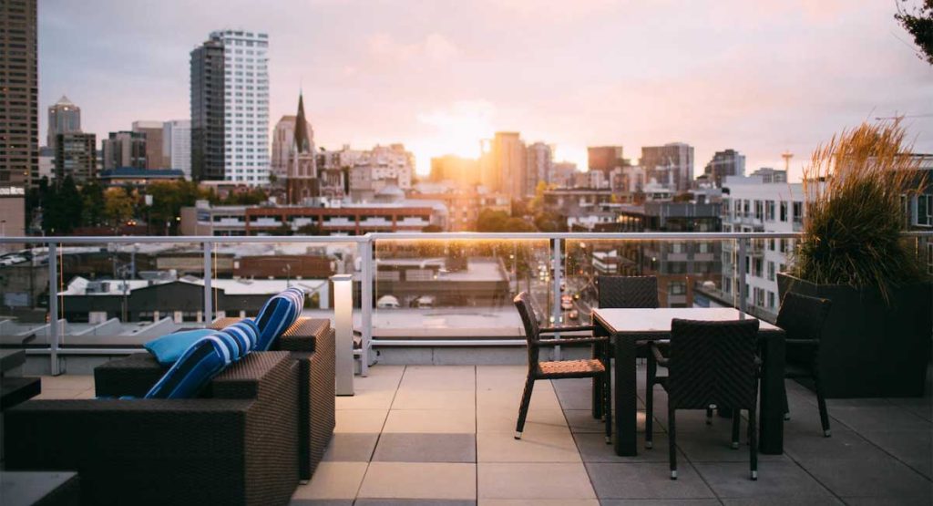 penthouse com área externa e vista privilegiada para o pôr do sol da cidade